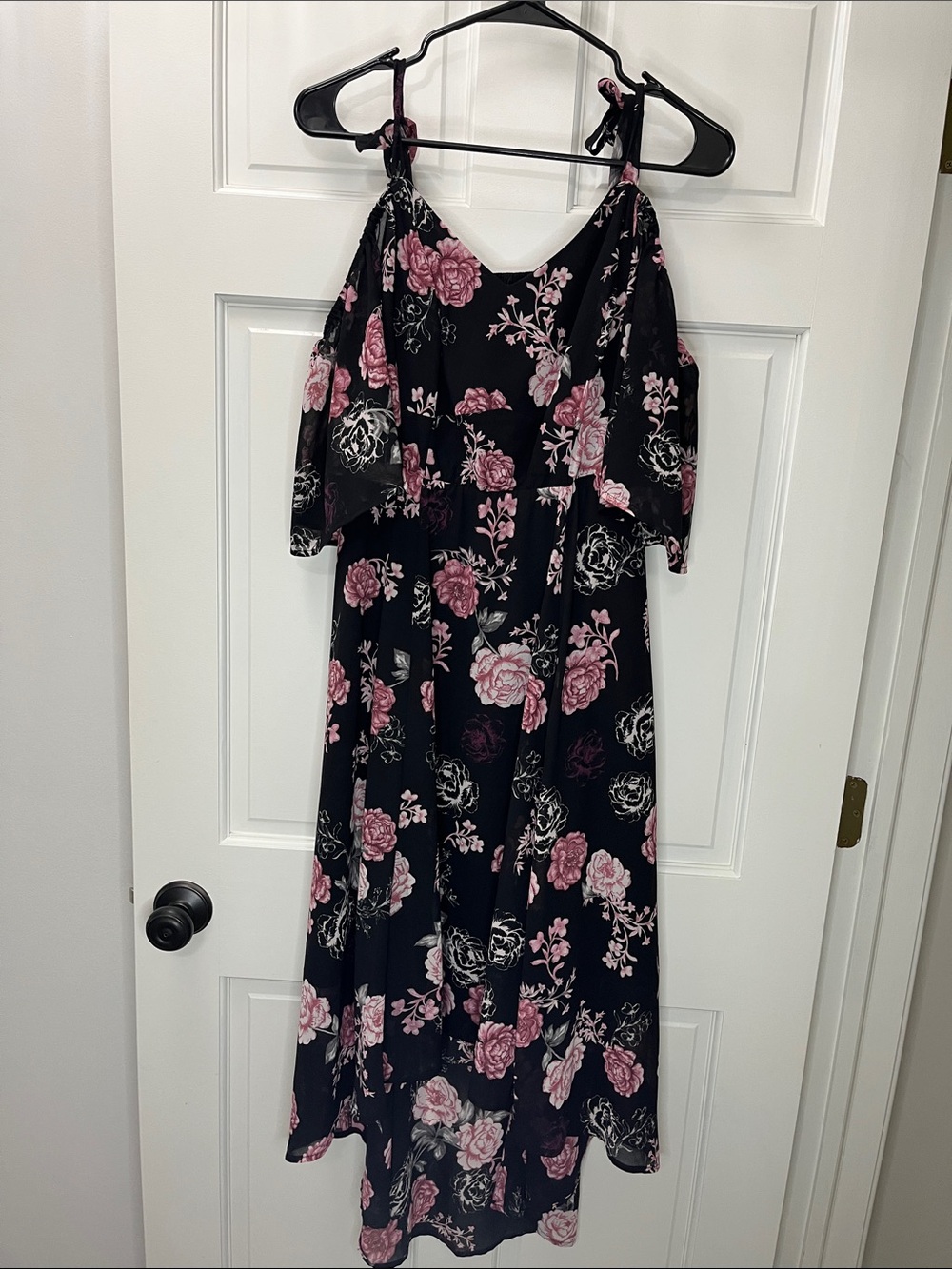 torrid Open Shoulder Maxi Dress with All Over Pink Rose Print - Size 1X